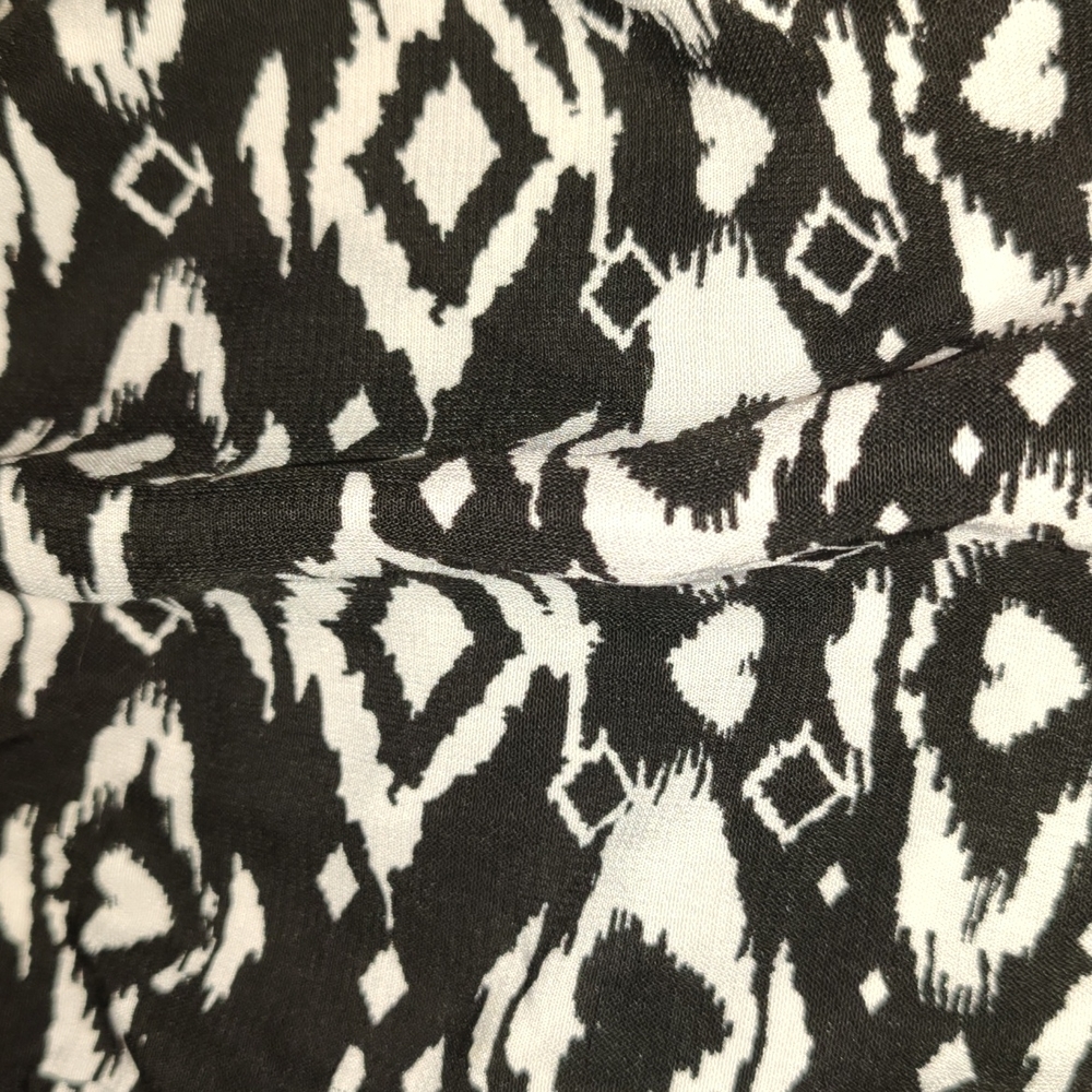 Girls Black/White Heart Design Shorts - Picture 2 of 2